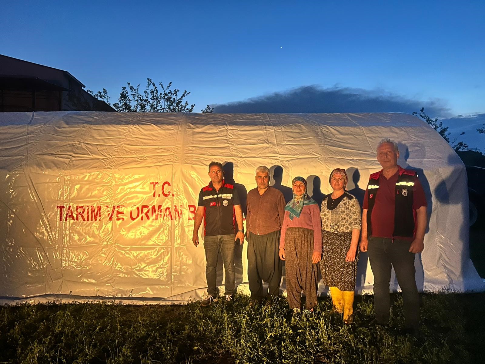 KOZAN’DA SELDEN ETKİLENEN VATANDAŞLARIN YARALARI SARILIYOR