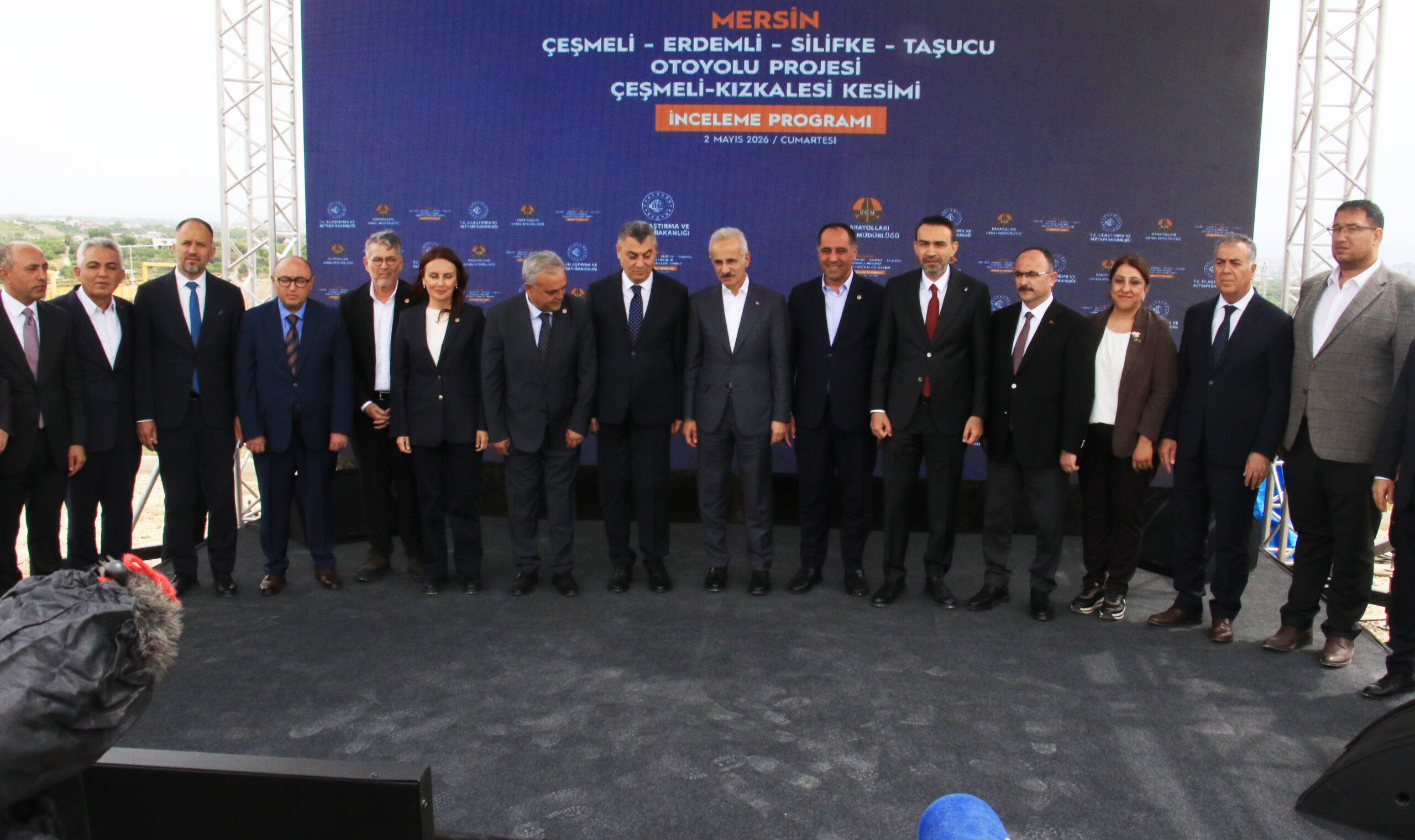 BAKAN URALOĞLU DUYURDU: “ÇEŞMELİ-KIZKALESİ OTOYOLUNDA İLK KISIM TEMMUZ AYINDA AÇILACAK”