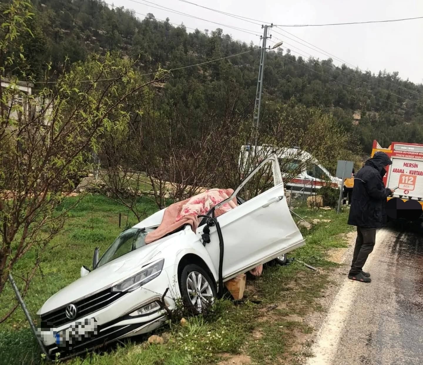 MERSİN’DE OTOMOBİL İLE TIR ÇARPIŞTI: 1 ÖLÜ, 2 YARALI