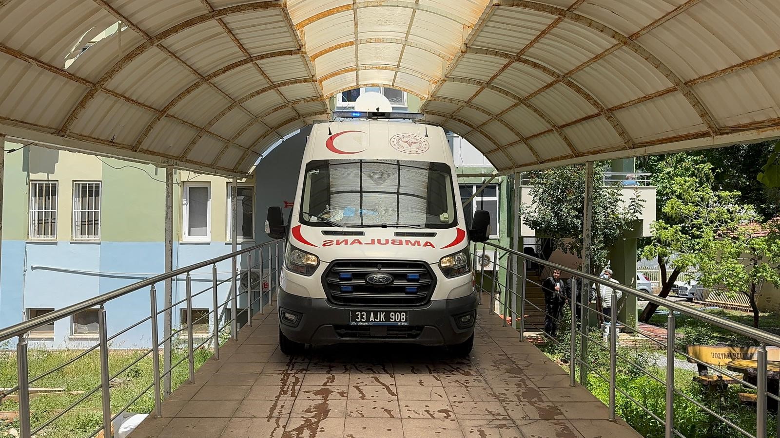 MERSİN’DE HASTANEYE KALDIRILAN AİLEDEN ACI HABER: 2 ÇOCUK KURTARILAMADI