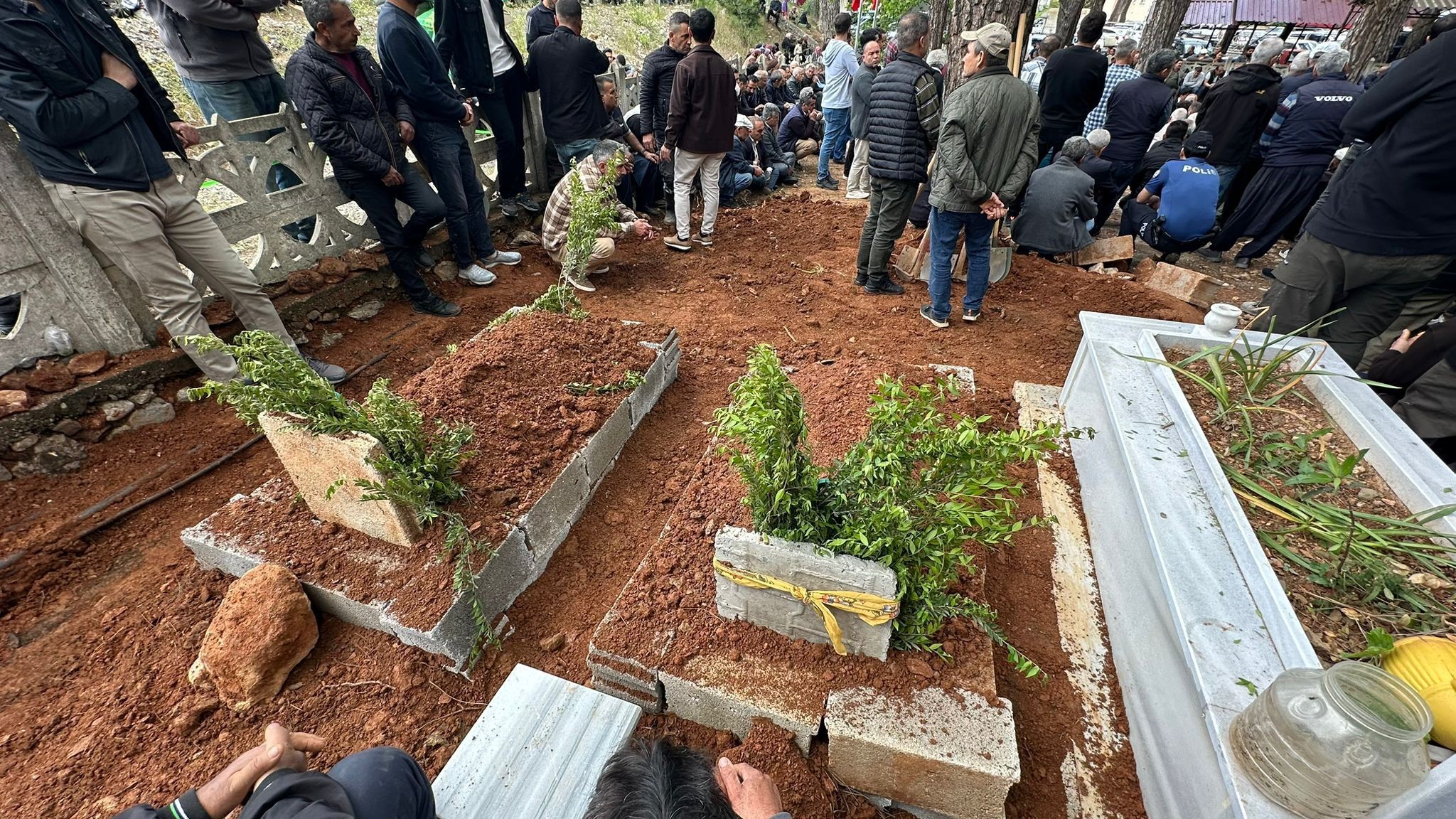 MERSİN’DE 2 KARDEŞİN ÖLÜM NEDENİNİ ‘TOKSİKOLOJİK VE HİSTOPATOLOJİK’ İNCELEME BELİRLEYECEK