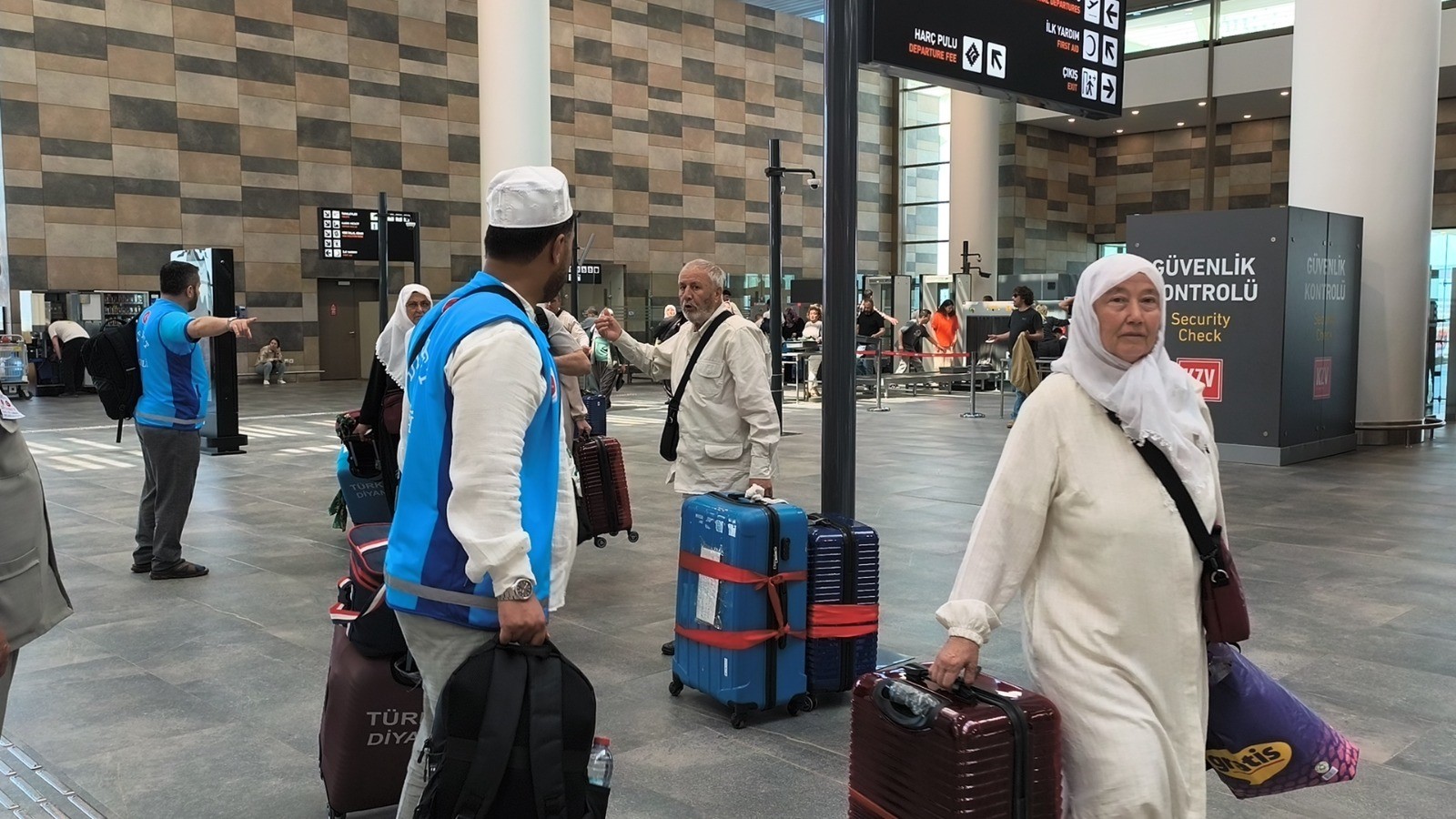 ANAMURLU HACI ADAYLARI, DUALARLA KUTSAL TOPRAKLARA UĞURLANDI