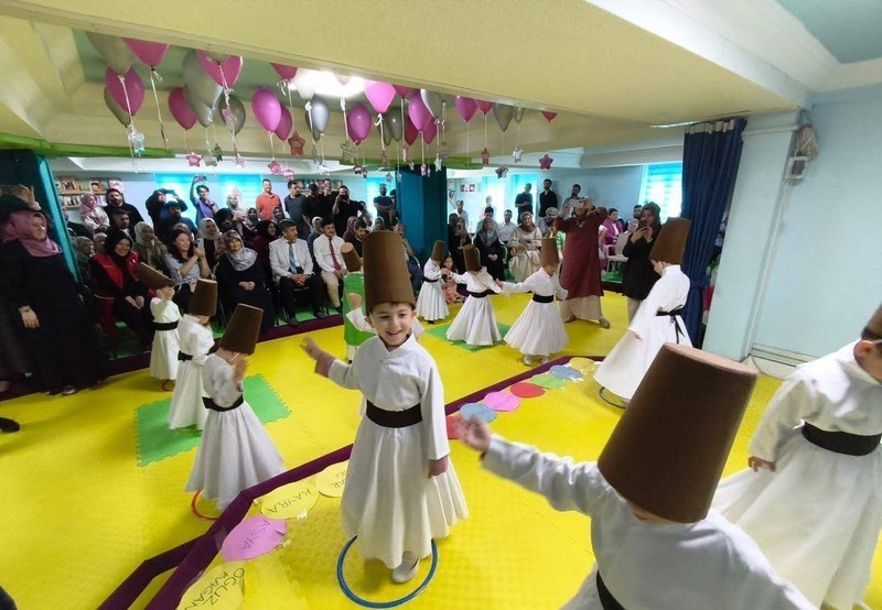 ANAMUR’DA 4-6 YAŞ KUR’AN KURSU ÖĞRENCİLERİNDEN YIL SONU GÖSTERİSİ