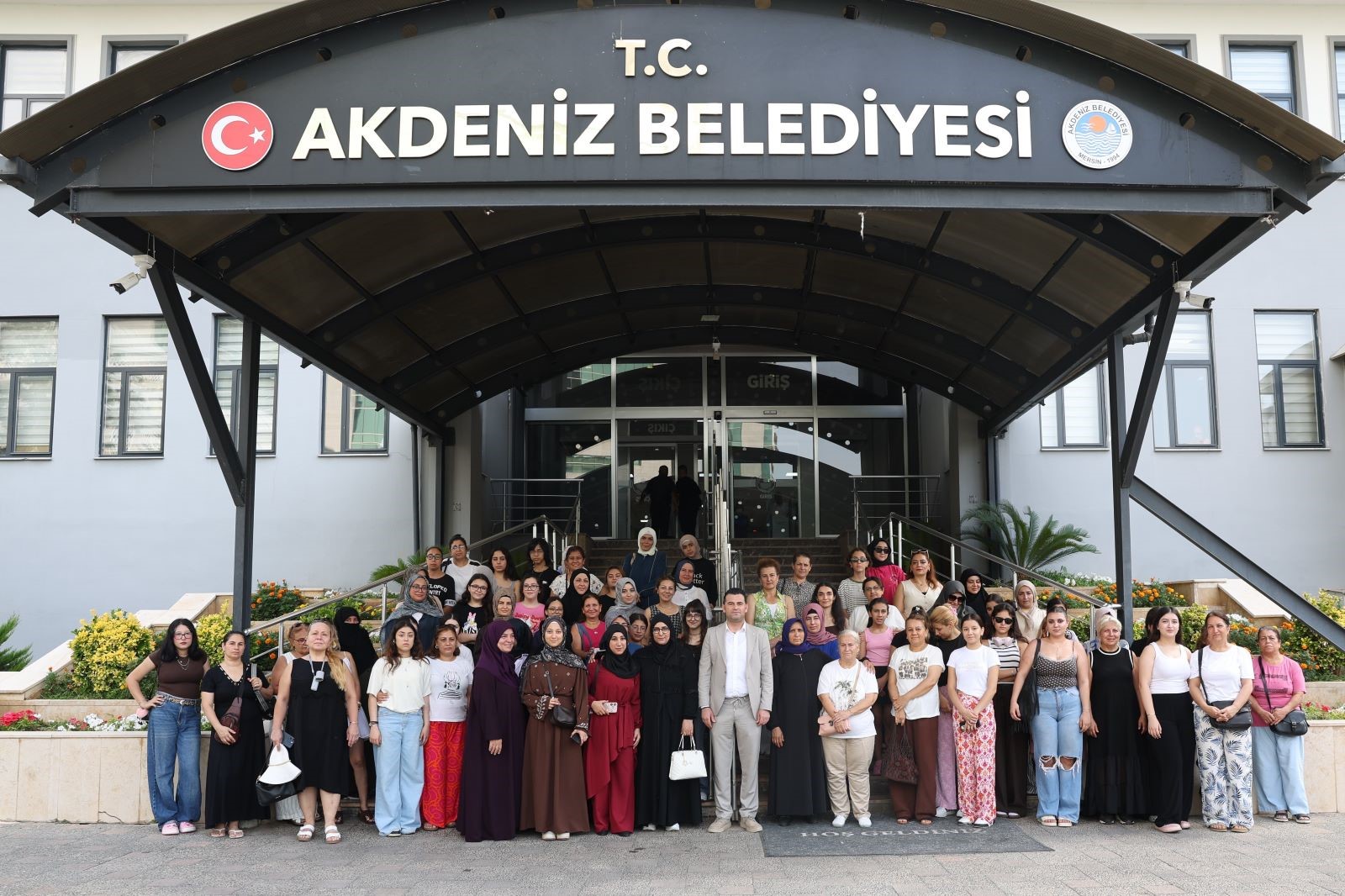 AKDENİZLİ ANNE VE KIZLARI KAPIZLI GENÇLİK KAMPI’NDA BULUŞTU