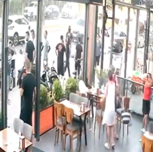 MERSİN’DE FIRIN ÇALIŞANINA OTOMOBİL ÇARPTI