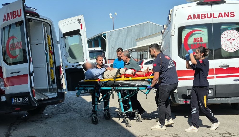Belediye binası bahçesinde silahlı saldırı: 3 yaralı