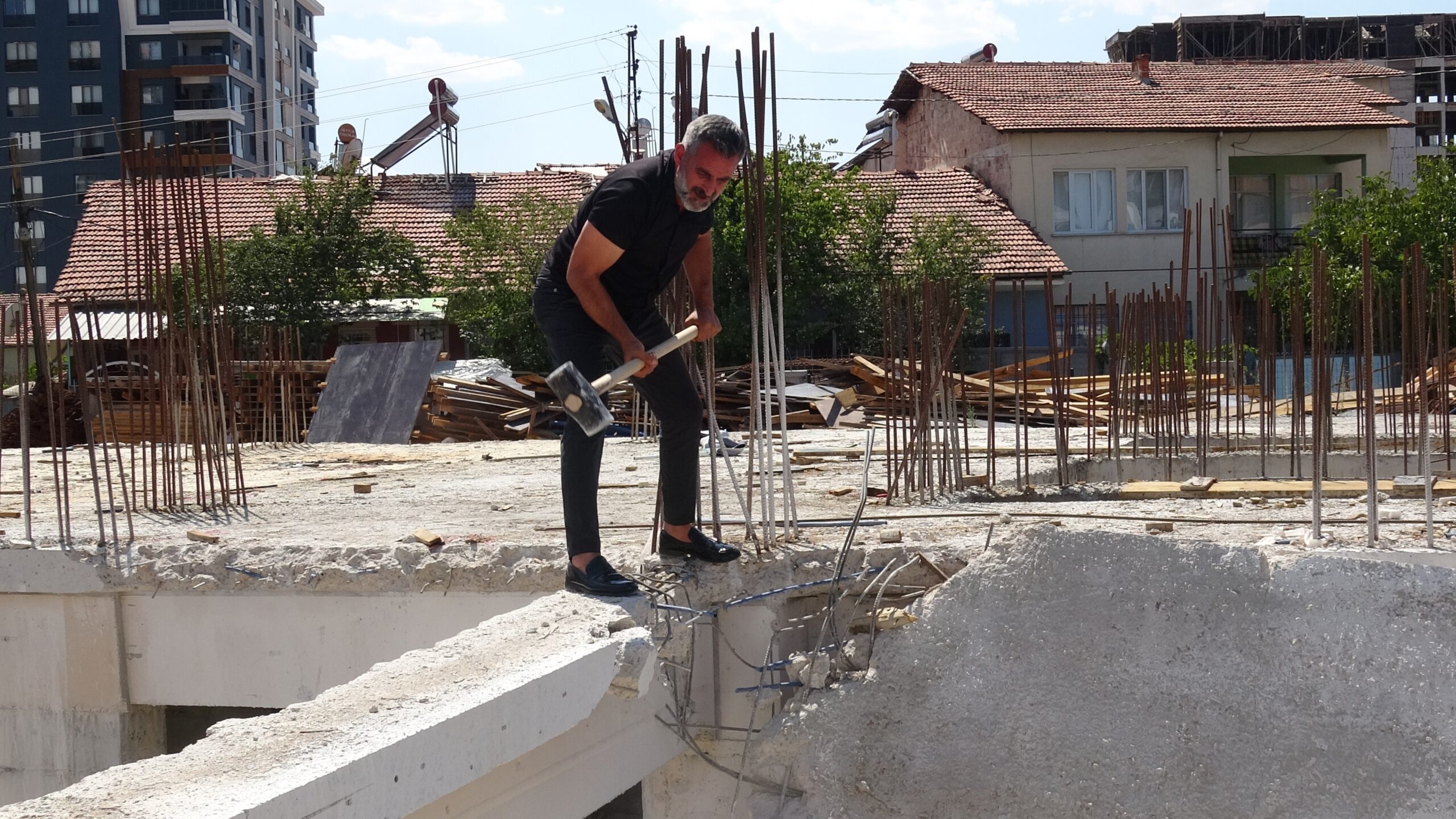 Malatya’da müteahhit kalitesiz beton nedeniyle kendi inşaatını ihbar etti
