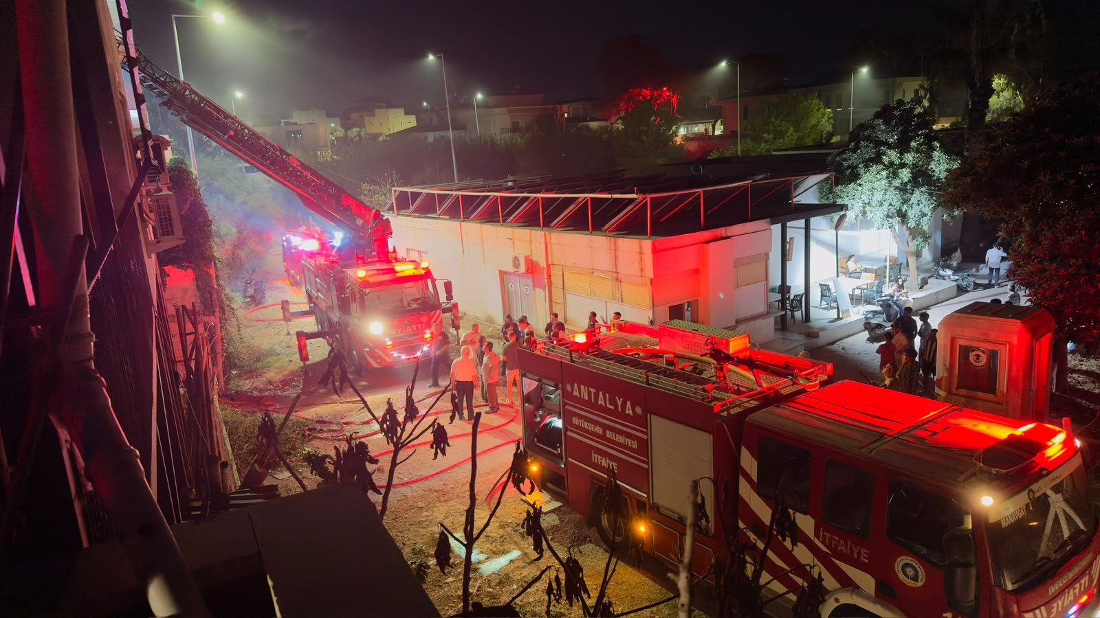Manavgat’ta otelin personel lojmanında çıkan yangın büyümeden söndürüldü