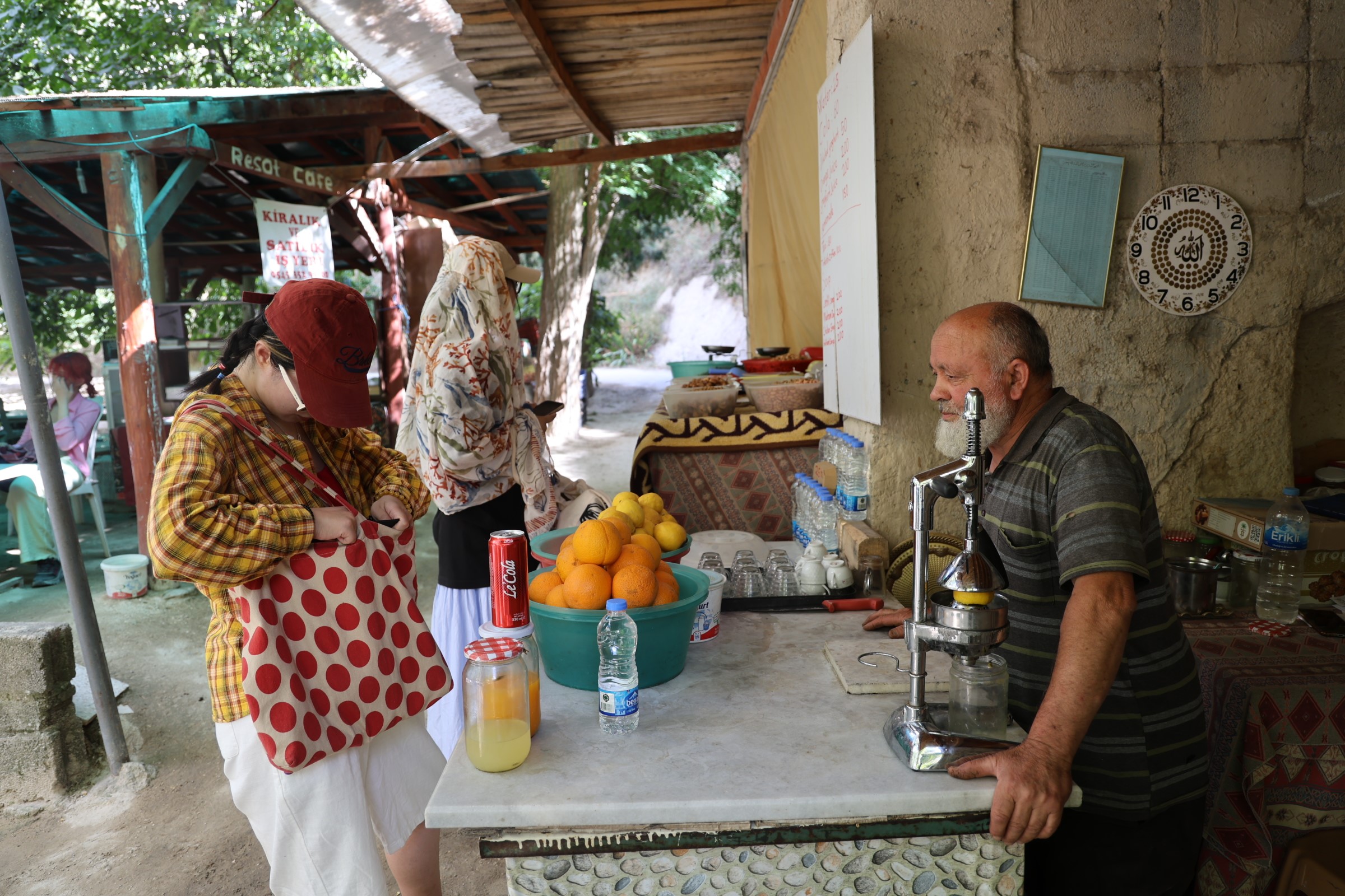 Ömrünün yarısından fazlasını turistlere adadı