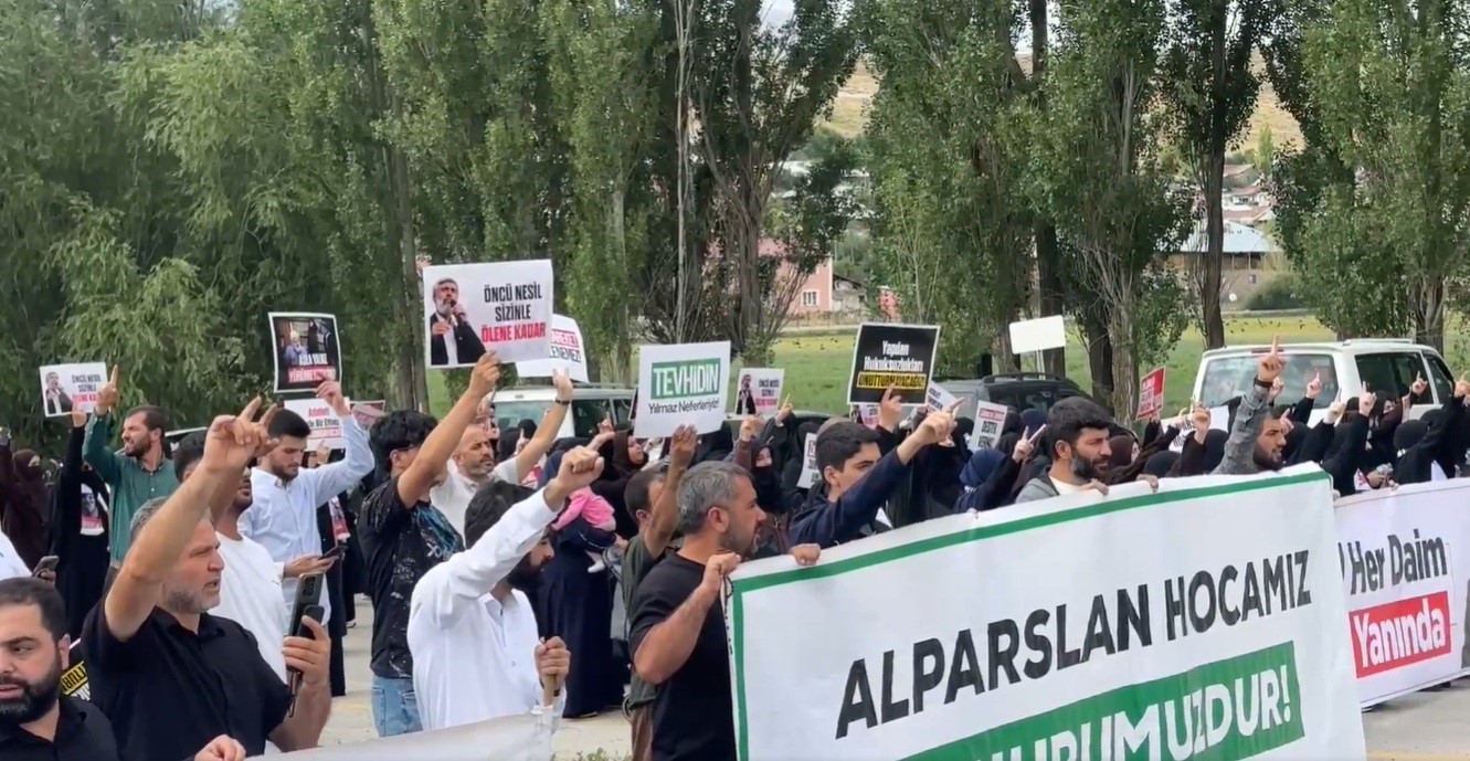 Kuytul Taraftarları Erzurum’da Cezaevi Önünde İzinsiz Gösteri Yaptı